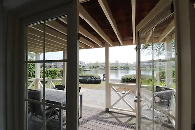 Bungalow nad wodą blisko Rotterdamu