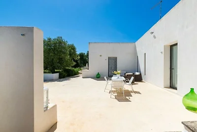 Villa Aura d'Olivo / UTNZ