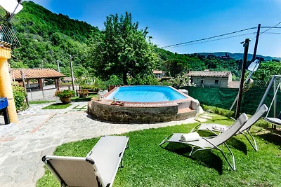 Prächtiges Cottage mit Pool in San Marcello...
