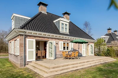 Stattliche, luxuriöse Villa mit 2 Bädern, 2 k...