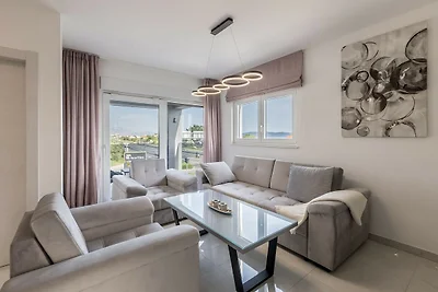 Scenic Kastel Luksic Apartments - Three Bedro...