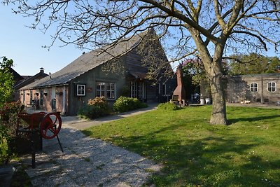 Luxuriöser Bauernhof in Nord-Brabant am See