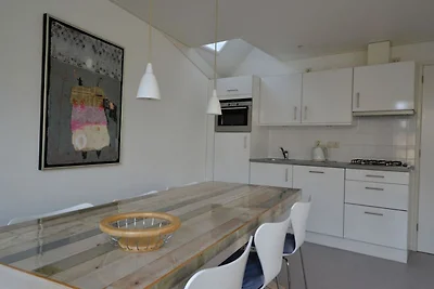 Lussuoso cottage con tetto in paglia tra le d...