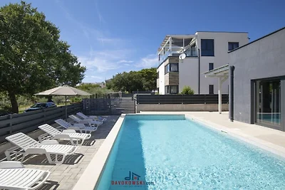 Villa in Pomer mit Schwimmbecken