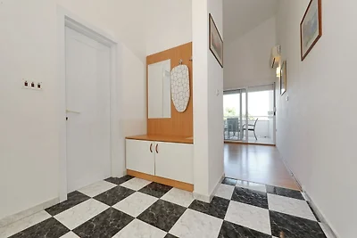 Modernes Apartment mit privatem Pool in...