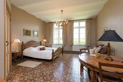Luxuriöses Ferienhaus in Libin mit Terrasse