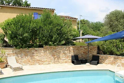 Ferienhaus mit großem Garten und Pool
