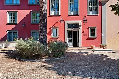Modernes Ferienhaus in Rignano mit Pool