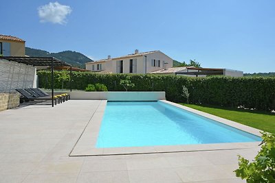 Luxuriöse Villa mit eigenem Pool in Malaucène