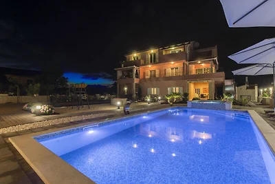 Villa in Grebatica mit Pool