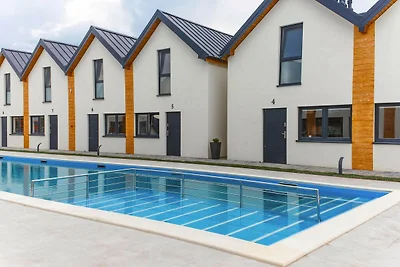 Komfortable Ferienhäuser mit Pool, in...