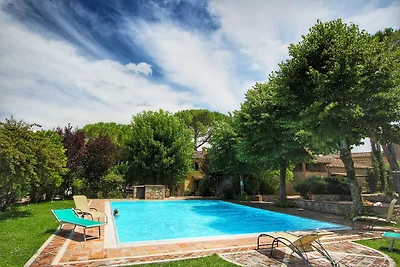 Wohnung in einem Bauernhaus mit Swimmingpool