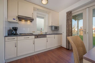 Villa mit Whirlpool und Kamin nahe am...