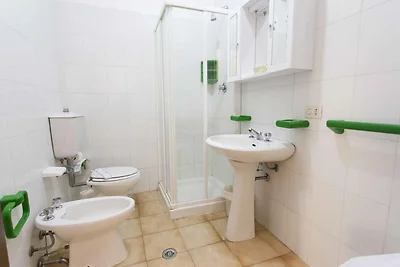 4-Person Coastal Apartment near Tuscany