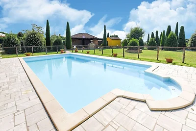 Zentrales Ferienhaus mit Pool