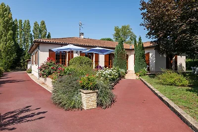 Schöne Villa mit privatem Garten in Pineuilh