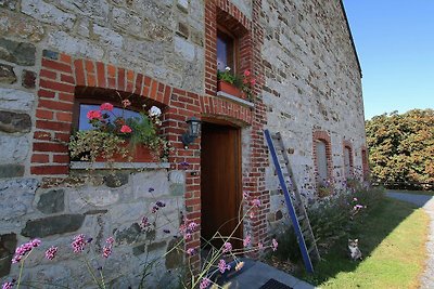 Geräumiges Bauernhaus mit Terrasse in Wellin