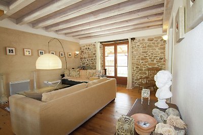 Ruhig gelegenes Ferienhaus in Roussines mit...