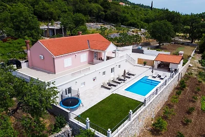 Villa in Gruda mit Swimmingpool