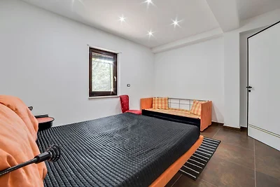 Moderne Villa in Nissoria mit Pool