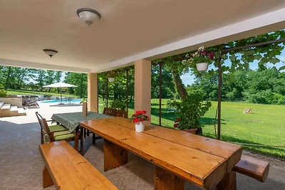 Villa in Juršići mit Schwimmbecken