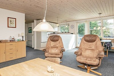 Geräumiges Ferienhaus in Thyholm mit Terrasse