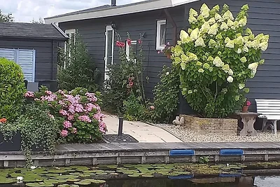 Accogliente chalet a Giethoorn con pontile