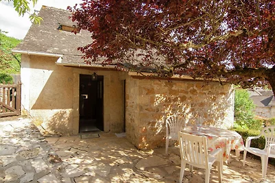 Idyllisches Cottage mit Terrasse in Roziers