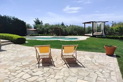 Traditionelles Anwesen mit Pool & Garten