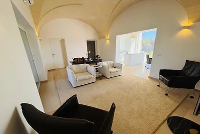 Villa in jahrhundertealtem Olivenhain