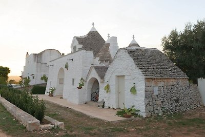 Trullo vakantiehuis met zwembad nabij Cistern...