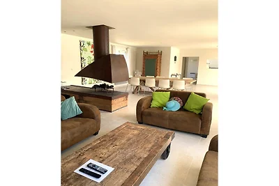Moderne Villa mit Pool in Brives
