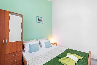 Schöne Ferienwohnung in Jasenice in Meernähe