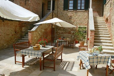 Schönes Bauernhaus in Asciano mit Schwimmbad