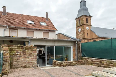 Renoviertes Dorfhaus mit eingezäuntem Garten