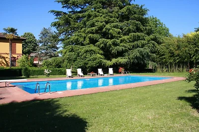 Elegante  casa vacanze a Faenza con giardino