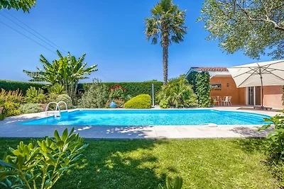 Modernes Ferienhaus mit Pool