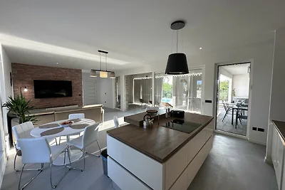 Moderne Villa mit Pool und Wellness
