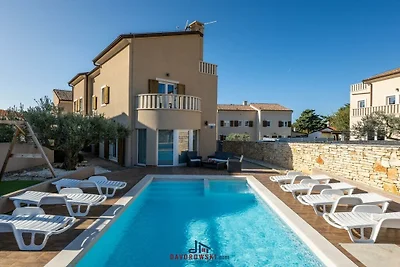 Villa in Premantura with swimming pool