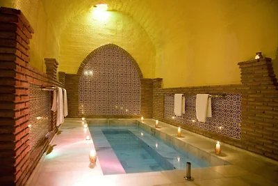 Hצhlenhaus mit Swimmingpool in Guadix
