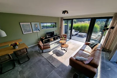 Villa in Balk met eigen steiger aan...