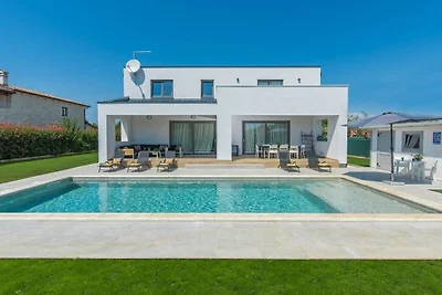 Villa in Nova Vas mit Schwimmbecken
