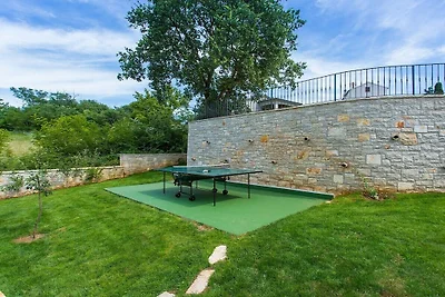 Villa in Montižana mit Schwimmbecken
