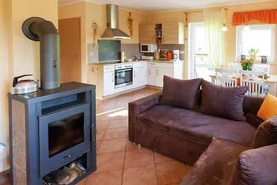 Modernes Ferienhaus mit Garten in Lohsdorf