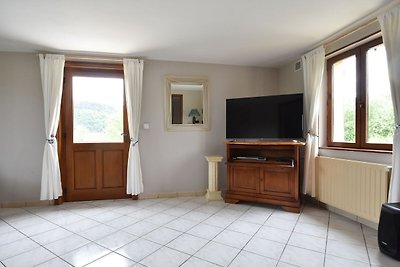 Ferienhaus mit Pool am Flussufer in...