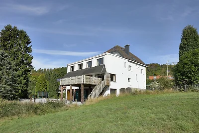Imposant vakantiehuis in Stoumont met binnenz...