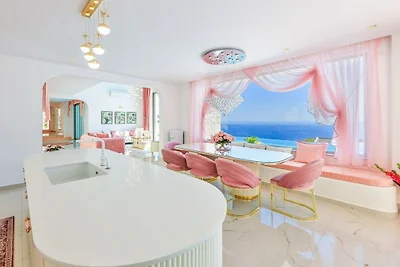 Villa in Kalkan mit Schwimmbecken