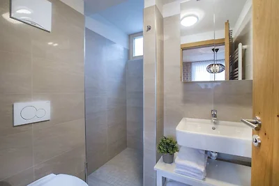 Moderne Wohnung mit Balkon und Zugang zur...