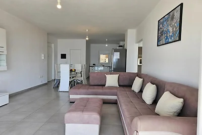 Moderno appartamento per le vacanze a Saranda