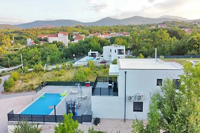 Villa Zuzul with Swimming Pool